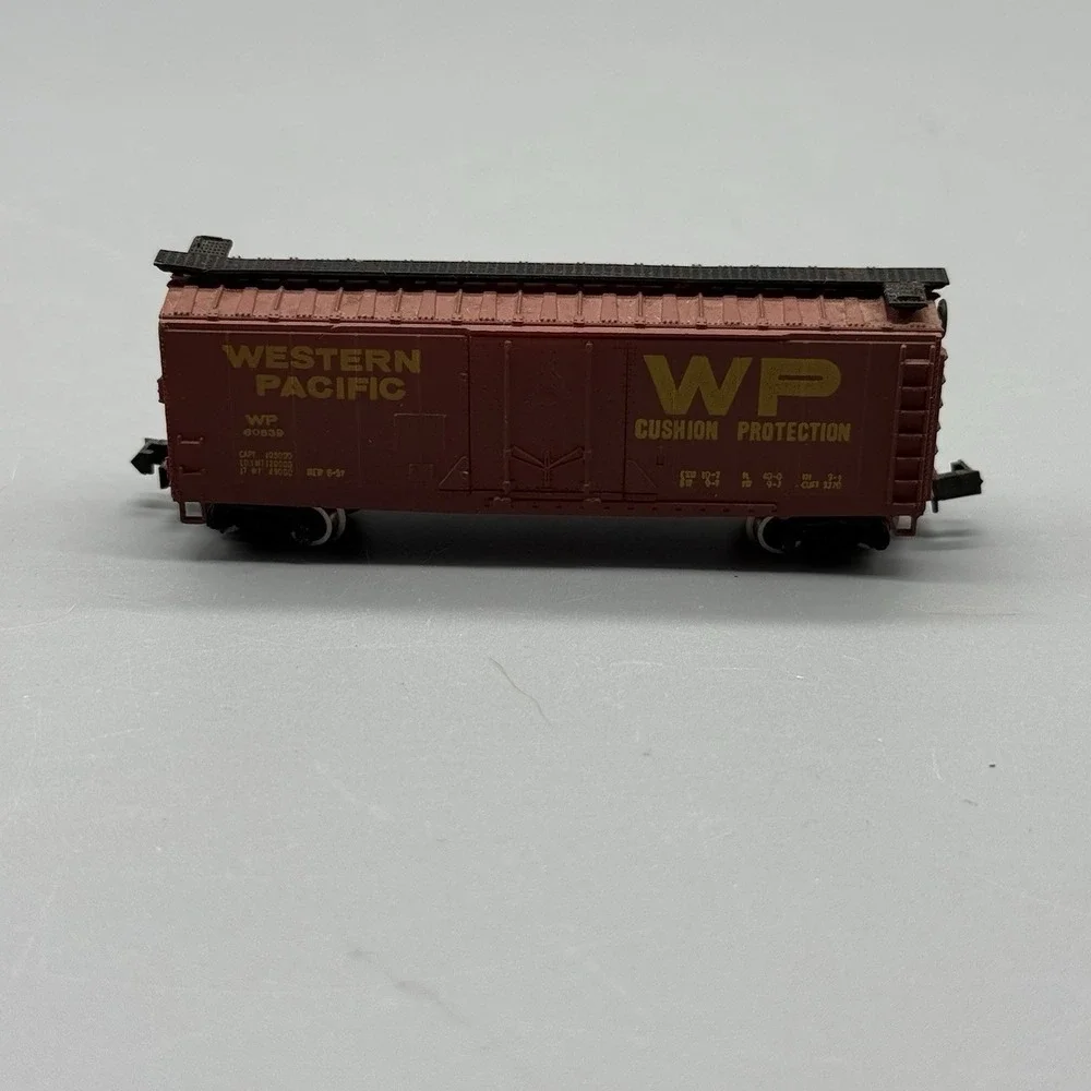 Bachmann boxcar cleaning